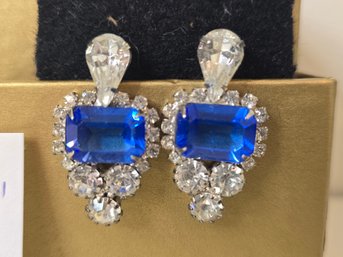 Lot 256 Pair Of Rhinestone Earrings: Sparkling 1.5' X 0.75' Dimensions