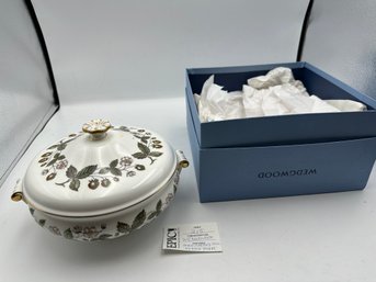 Lot 215 WEDGWOOD Bone China STRAWBERRY HILL LIDDED SERVING VEGGIE DISH LID - Made In England