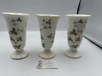 Lot 220 3pcs Wedgwood Bone China Wild Strawberry Pattern Bone China Trumpet Vase - Made In England