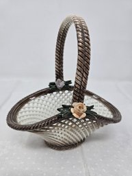 Lot 352 Italian Porcelain Piece In The Capodimonte Style: An Antique Basket Adorned With Flower 6x4x6'