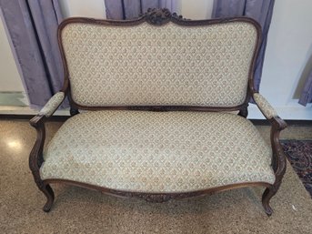 Lot 198 Victorian Love Seat/Bench: Back Height' 27'cushion Length 4' - Classic Design - H:42' L:55' D'23'