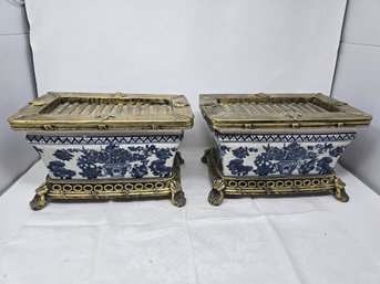 Lot 384 Blue And White Chinese Porcelain Planter With Lid 8x12x7'