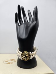 Item 4 Opulent 14KT Gold And Pearl Bracelet: Luxurious 46g, 7.5'' Length'