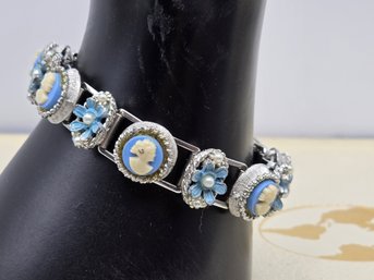 Item 36 Vintage Blue Cameo Bracelet 7': Elegant And Timeless Beauty