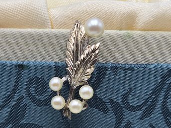 Item 41 2 Gram - 1' Stunning Silver Brooch: Timeless Elegance In Every Detail
