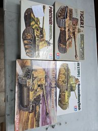 Lot 4 4 Model Tanks: Panther PANZERKAMPFWAGER PANTHER Sd.kfz.171Ausf.R And More