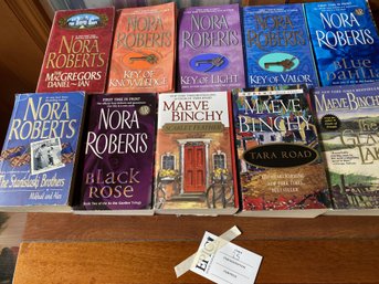 Lot 25 Nora Roberts And Maeve Binchy Books