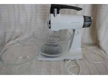 Vintage Sunbeam Mixmaster With Bowls And Beaters