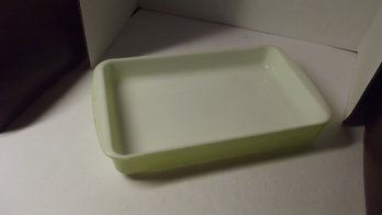 Pyrex No. 232 Model 2 Qt Bake Ware 13 1/2 X 8 X 2 Inches Pale Yellow With Bright White Interior