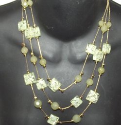 ExamineThis Beautiful Vintage Emerald Tone Jade Appearing 3 Strand Necklace A Striking Piece Of Jewelry