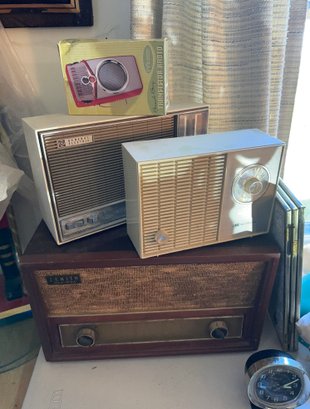 Lot Of Vintage Radios