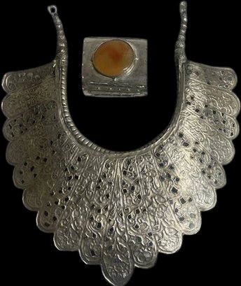 Womens Costume Silver Necklace And Bracelet With Stone.
