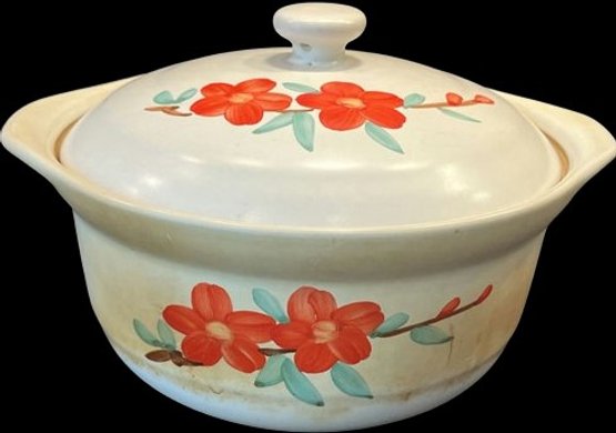 Ceramic Baking Dish With Lid And Painted Floral Design. 9.5x3.5