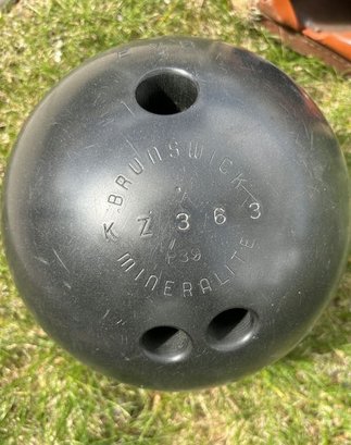 Bowling Ball, Medium To Large Finger Holes, Cracked Bag