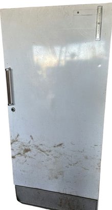 GE Refrigerator - Untested, Not Plugged In 61 Tall X 28 W X 25 Deep