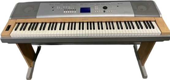 Yamaha Portable Ground DGX-620 Electric Keyboard (One Piece) Tested And Working Includes Piano Stool And Pedal