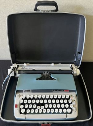 Vintage Smith Corona Typewriter In Case. Untested.