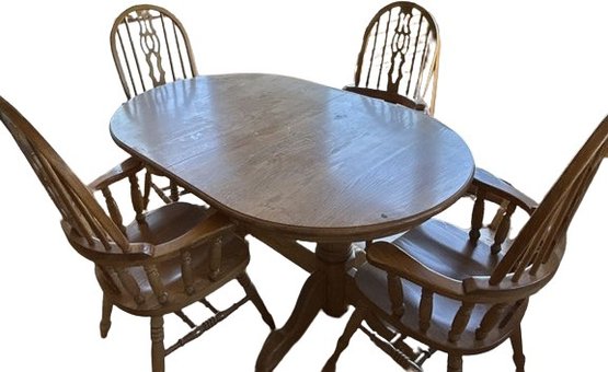 Oak Dining Room Table And 4 Chairs 59 Long X 38 W X 30 Tall