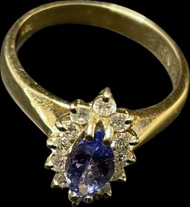 14 Karat Gold Ring With Rhinestones And Lilac Gemstone - 3.50 Grams