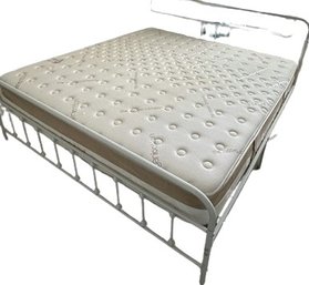 King Size Room & Leaf Mattress By Saatva Enhanced With Cooling Gel & White Metal Bedframe