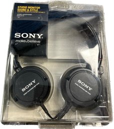 Sony Stereo Headphones MDR-ZX100, Slim Swivel Folding Style - 6'