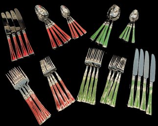 Red & Green Silverware Set - 4 Sets Of Each Color