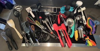 Collection Of Miscellaneous Kitchen Items