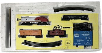 Set Of Vintage HO Electric Trains, The Roadrunner, Retailer Track And Terminal Track - Category Number: EESJ-M