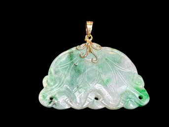 14 Karat Yellow Gold And Jade (jadeite) Pendant With A 7 X 3.4mm, Tapered Bail