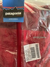 New Mens Patagonia, Real Red, Zip Up Jacket! Size XL