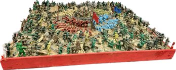 Battle Scene Diorama Of Army Men, 24.5x24.5