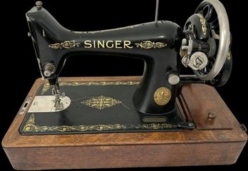 Vintage Singer Manufacturing Company F083185 Hand Crank Sewing Machine- Mechanism Is Working Well, 17Wx9Dx12T