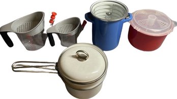 Kitchen Pots And Measuring Cups