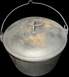 Cast Iron Pot - 9.5'