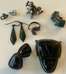 A Vintage Accessories In A Classic Green Color, Earnings, Ring, Pendant And Many More 4'