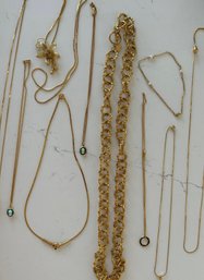 A Classic Bundle Of Gold Necklace, 9 Pcs And A Gold Bracelet