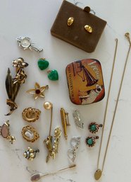 Bundle Of Accessories, Pins, Gold Necklace, Earrings, Pendants And Many More - 10'