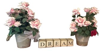 2 Pcs Of Artificial Silk Flowers Decor With A Wooden Cubic 'Dream'
