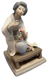 Lladro Porcelain Figurine, Japanese Geisha Flower Arranger - 9x6