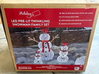 LED Pre-Lit Snowman Family, Not Tested