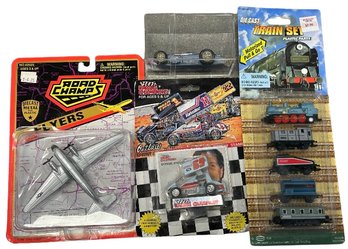 Classic Set Of Die Cast Train Plastic Parts, Road Champ Flyers And Racing Champion Sprint Cars