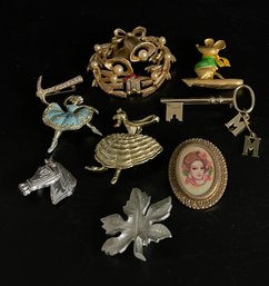 Assortment Of Brooches: Horse Time I Cameo, Key With M., Initials, Surfing, Mouse, Christmas Bells, Hammer Wit