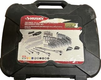 Husky 134 Piece Mechanics Tool Set With Case. Appears To Be Complete. Top Latches Are Broken.