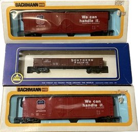 Pair Of Matching Train 51 Box Car Replicas From Bachmann And A Gondola 5278 G S.P. Train Car Replica