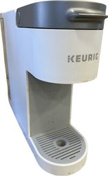 Keurig Single Serve Coffee Maker - Needs To Be Wiped Down