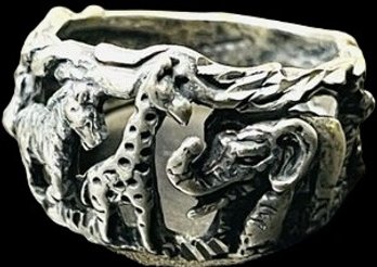 Safari Animals Ring. Magnet Tested For Silver But No Marings. A Work Of Art.