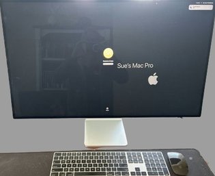 Pro Display XDR Mac, Keyboard & Mouse. 32 Screen