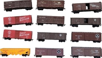 Great Northern And Union Pacific Collectors Model Train Cars. 6'