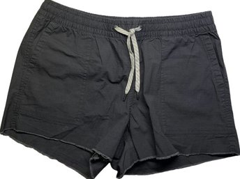 VUORI Ladies Shorts, Size Medium, Charcoal Gray, Back Zipper Pocket