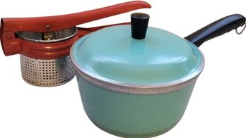 Vintage Club Aluminum Pot (7in) & Ricer/juicer/masher (11 In)